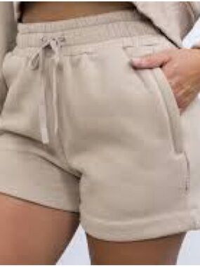 NWT APRES ACTIF Pull-On Women’s Shorts in Beige